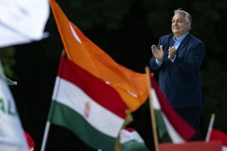 Aby neskončily Orbánovi na stole. NATO omezilo výměnu tajných informací s Maďarskem - Novinky